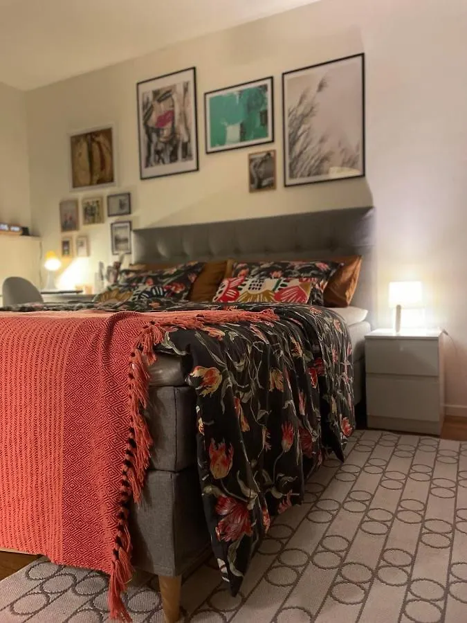 Private Room In 2R Apartment 스톡홀름